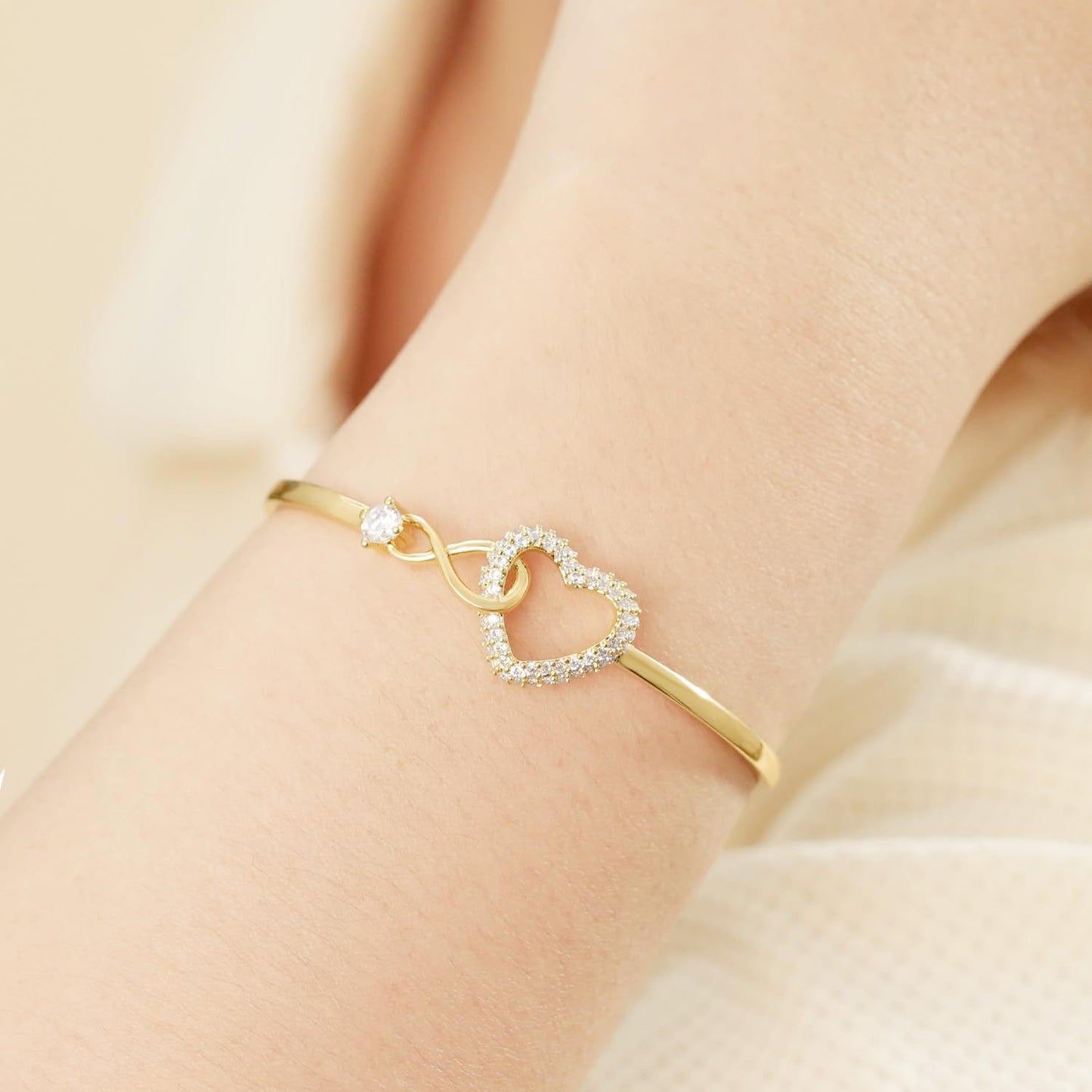 To My Daughter from Mom - Infinity Heart Bracelet - Forever Linked Together Gift